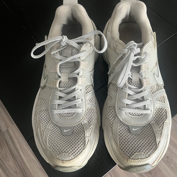 Nike Women’s V2K Run Shoes - Picture 7 of 12